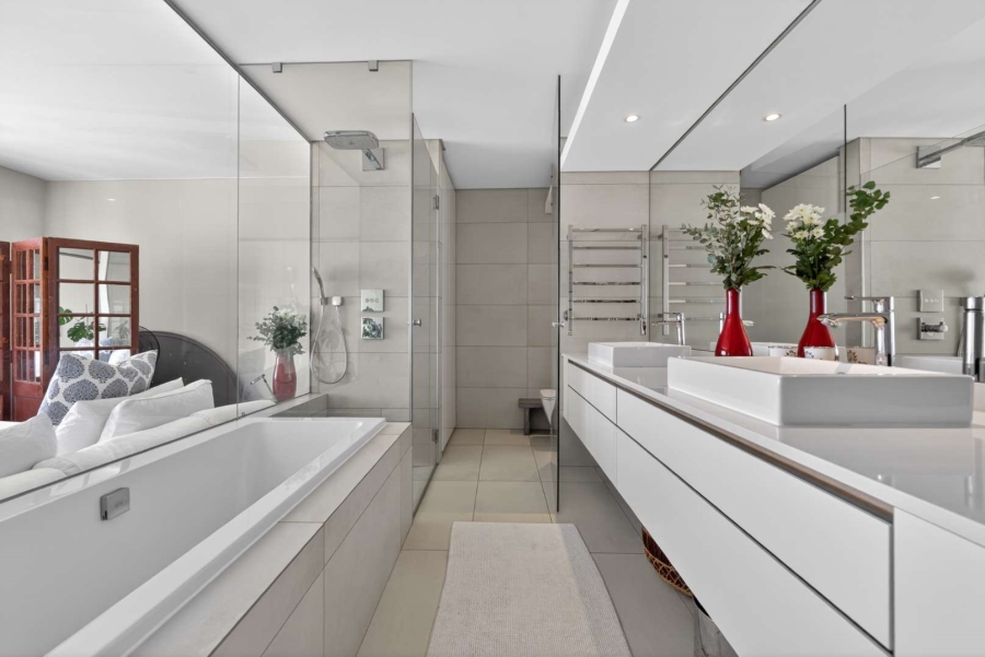 3 Bedroom Property for Sale in Sea Point Western Cape